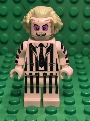 Pre owned lego minifigures - owned,