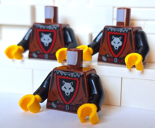 Lego 10332 wolfpack torso - lego,
